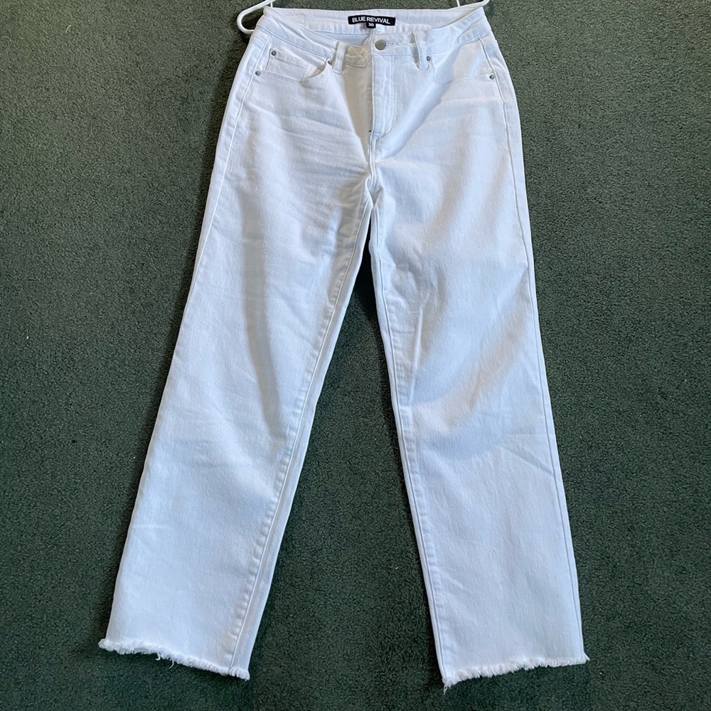 Boutique clothing item 
Brand Blue Revival

Women’s Size 30
Worn 2x
Frayed hem